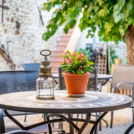 Couette-café Mas Bouzige 3*