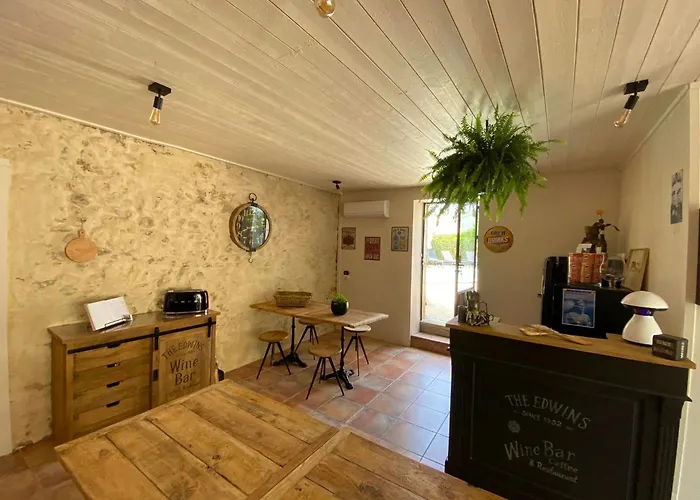 Mas Bouzige Bed & Breakfast